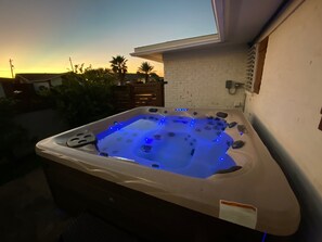 7 Person Hot Tub