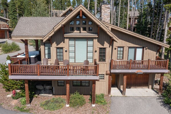 6 Harvest Moon - Exterior