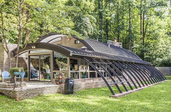 House was built in 1948-49 by famed architect James W. Fitzgibbon.