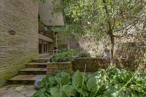 The courtyard in front of the house!