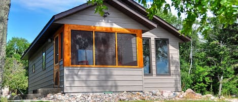 Fully remodeled cabin in the highly-desired Brainerd Lakes Vacation area.