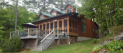 Rustic Muskoka Cottage set amongst white pines, granite rock, and stream!