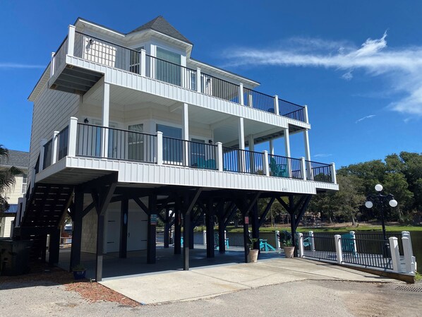 Beach house by beautiful Lake Magnolia.
