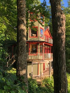 Gorgeous Skaneateles Lakefront Home 