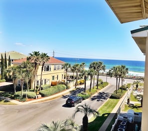 The best view of the ocean in Building one!! Gorgeous top floor views.