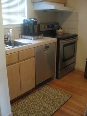 Kitchen - new dishwasher & stove