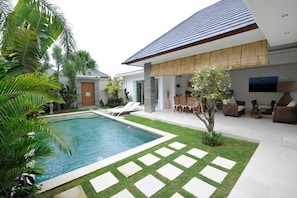 Villa L
