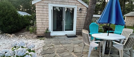 Cabin 19, one bedroom w loveseat, kitchen, bathroom, outdoor shower, parking