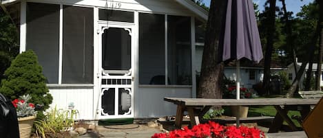 Cabin19, one bedroom w kitchen