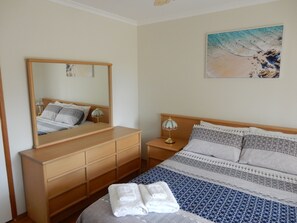 Main Bedroom with Queen bed.