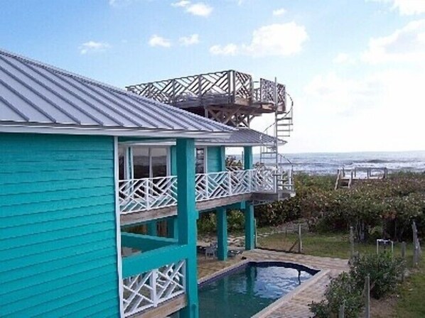 Side view with Ocean in backyard