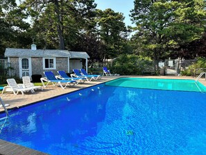 Heated pool w salt chlorinator.  Pool open 9am to 9pm. June15- Oct15
