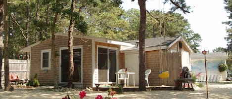 Cabin 7, back deck, outdoor shower