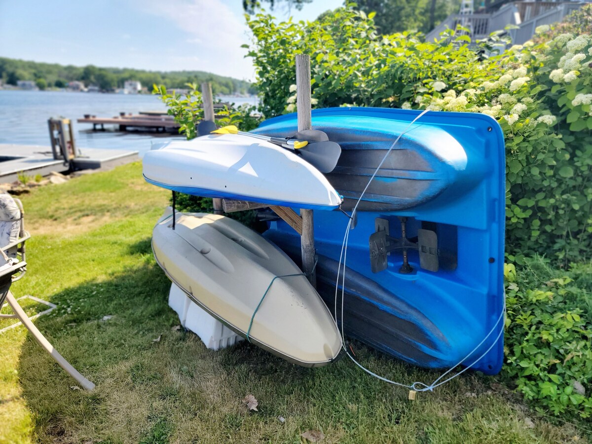 Entire Private Lakefront Cottage Home on Lake Hopatcong + Kayaks and Pedalboat