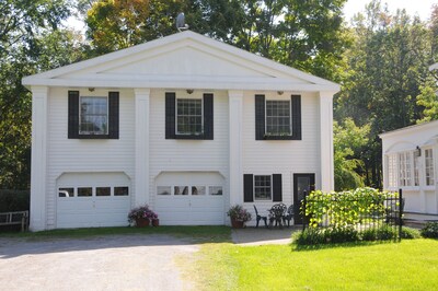 Luxury  Carriage House on Maple Grove Estate