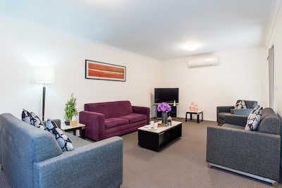 Unit 2-Eastwood Furnished apartment- 2 bedroom furnished accommodation