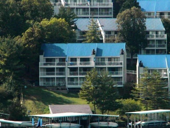 waterfront building watch boats
middle Left Unit