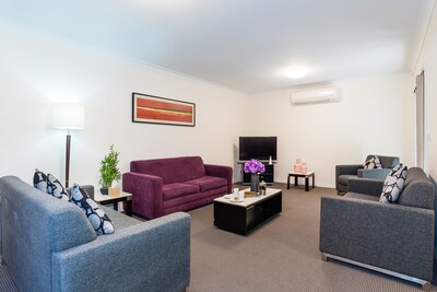 Unit 8- Executive 2 bedroom furnished