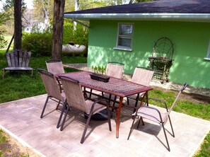 Big table and comfy chairs.