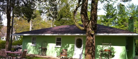 The Green Cottage with patio.