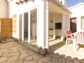 Propriété, Bâtiment, Maison, Immobilier, Domicile, Porche, Façade, Pièce, Sol, Architecture
