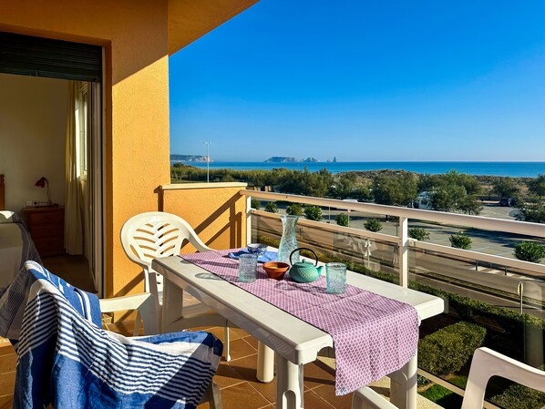 Apart. 50 mts to the beach. 6 people. 2 bathrooms.Pool. Parquing. PLATJA DE PALS