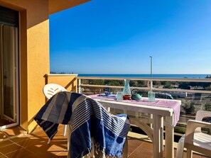 Apart. 50 mts to the beach. 6 people. 2 bathrooms.Pool. Parquing. PLATJA DE PALS