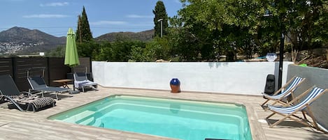 Terrasse et espace piscine
