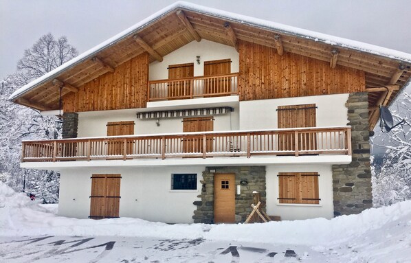 Chalet Cyclamen Hiver