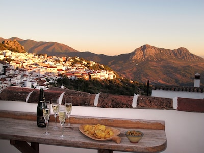 Casa Romero: hübsches Dorfhaus, Tauchbecken, Aussicht im bergigen Andalusien