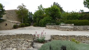 en sortant du bastidon