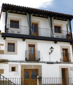 Apartamentos Entre Fuentes 80m2 in historical village Cuacos de Yuste, La Vera