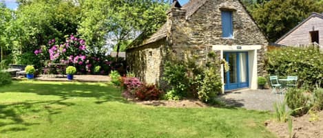 Hayloft has lots of outside space to relax in the garden