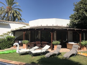 Terrace with roof terrace above 