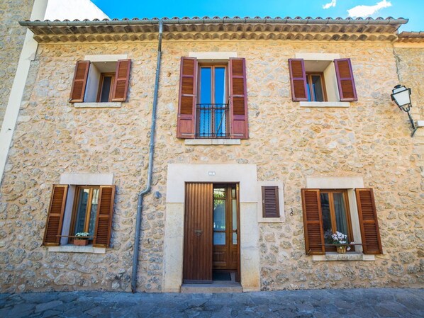 Property, Blue, House, Building, Facade, Window, Architecture, Wall, Town, Neighbourhood