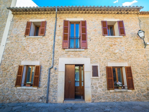 Property, Blue, House, Building, Facade, Window, Architecture, Wall, Town, Neighbourhood
