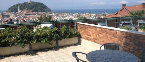 Terraza delantera