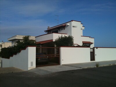 Hermosa villa de arquitecto, vista al mar, WiFi