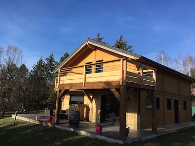 Exclusiva casa para sentirse bien con chimenea, sauna, gran terraza cerca del lago para nadar