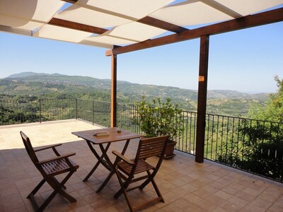 Apartamento con una hermosa terraza panorámica en la costa del Cilento.