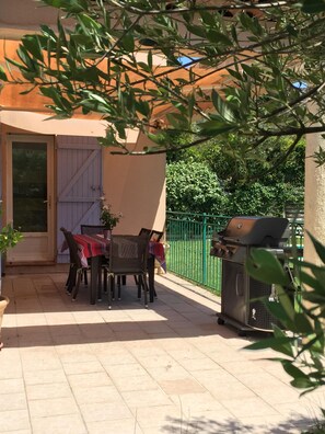 terrasse et barbecue