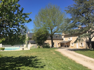 Maison traditionnelle sur le causse du Quercy Rouergue  (classée 3 étoiles)