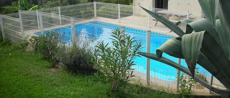 Piscine privée réservée exclusivement aux locataires du gite