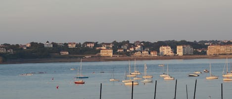 vue  sur la baie de Saint Jean de Luz, depuis le balcon et le salon