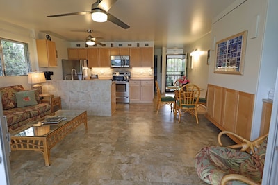 Kihei Kai Nani ***CLEAN*** New Remodel Deluxe Unit Close to Ocean!