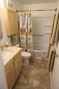 Kihei Kai Nani ***CLEAN*** New Remodel Deluxe Unit Close to Ocean!