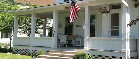 Front of house facing Dixon Ave.