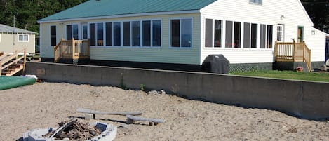 Large family cottage directly on sandy beach