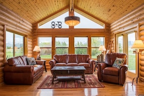 Welcome to your home away from home! You'll love the rustic charm and beautiful mountain views. Bask in gorgeous light through spacious windows.