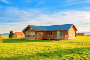 Open skies, greenery, and gorgeous mountain views make this lovely cabin even lovelier.